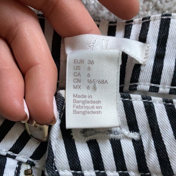 H&M black and white striped shorts - Picture 3 of 3